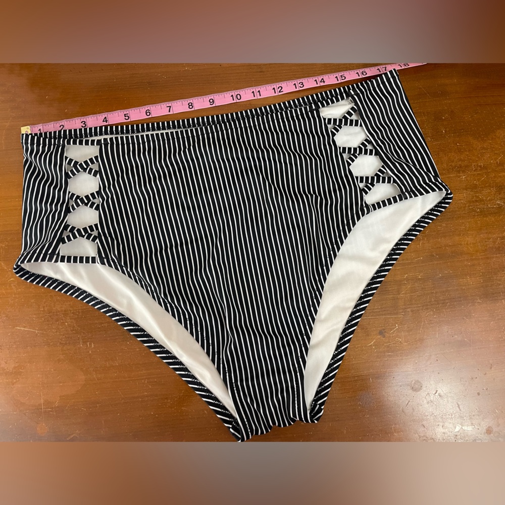 Shade & Shore full coverage bikini bottoms